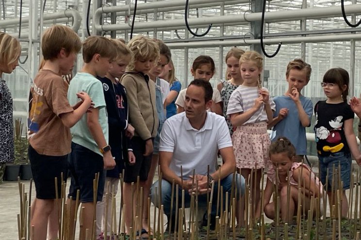 Plantanious ontvangt scholieren